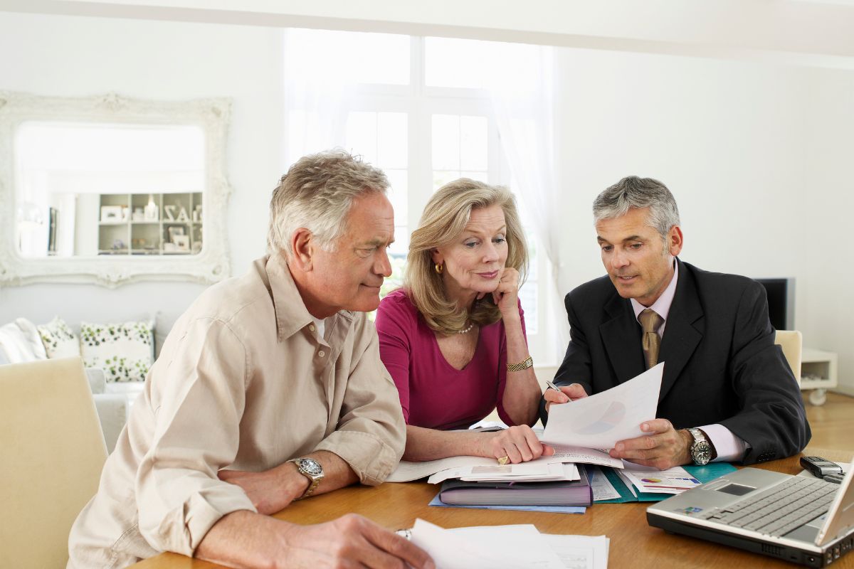 Medicare advisor explaining how Medicare Part D works in 2025