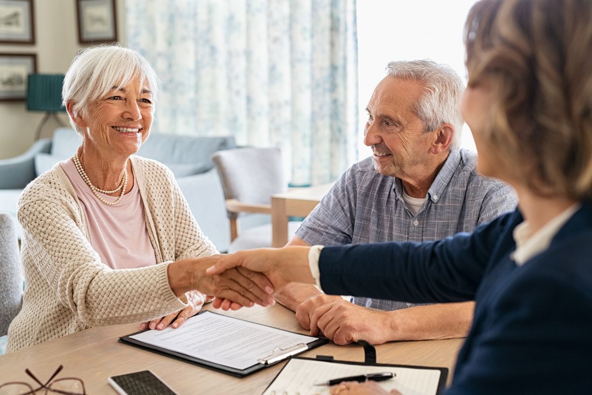 Medicare beneficiaries discussing the Medicare Advantage Trial Right Period with their Medicare advisor