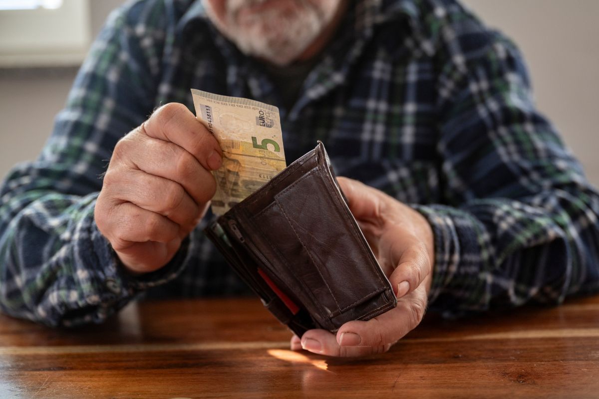 Medicare beneficiary saving money on his Medicare plan